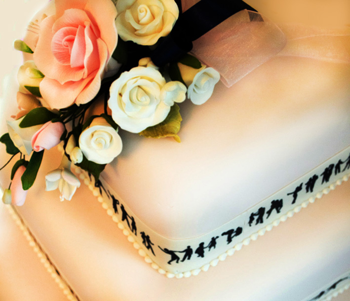 decorated wedding cake