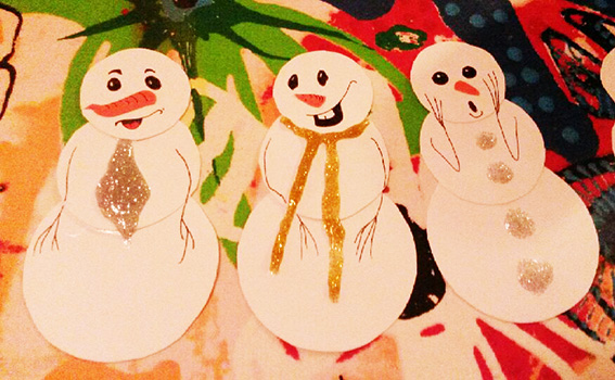 Snowmen made of paper and glitter