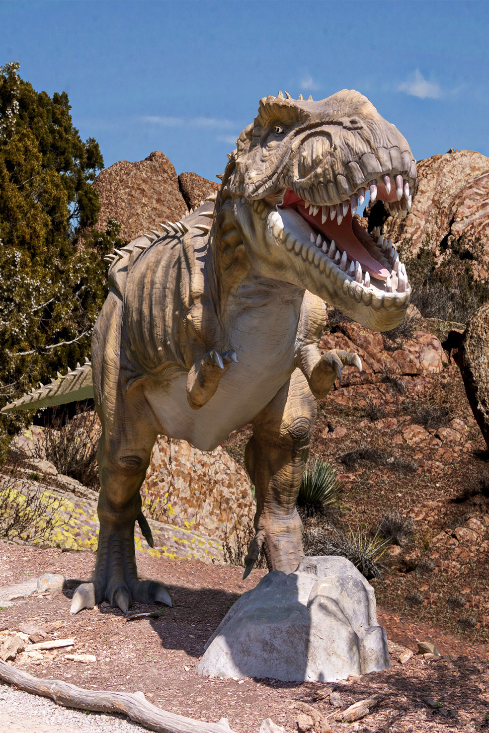 tyrannosaurus rex roaring